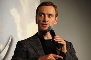 身長と体重が一緒のマイケル・ファスベンダー＆斎藤工、“即席漫才”披露！