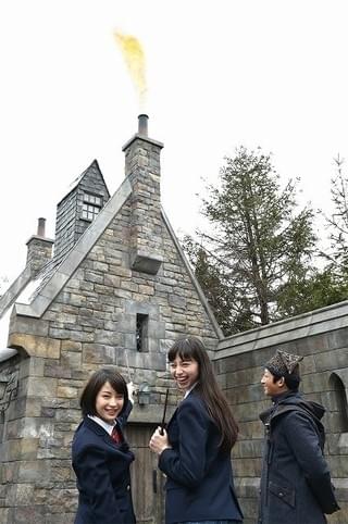 広瀬すず＆中条あやみ、USJにサプライズ登場！「チア☆ダン」コラボダンス披露