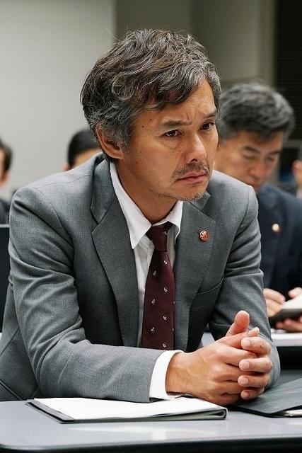 渡部篤郎が物語の鍵を握る刑事役に