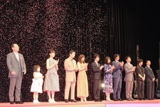 有村架純、神木隆之介の現場での“奇行”を目撃!?「枕の下に何か忍ばせていた」