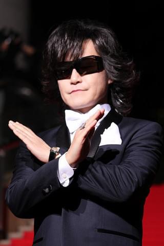 「X JAPAN」YOSHIKI、感激に声震わせファンに感謝 メンバー5人が六本木に降臨