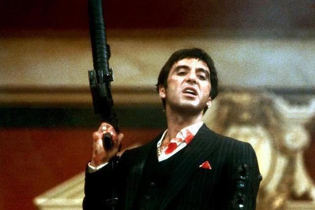 「スカーフェイス」(83)の一場面