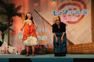 夏木マリ、まさかの歌詞失念！「モアナ」楽曲生披露で緊張、屋比久知奈と抱き合う