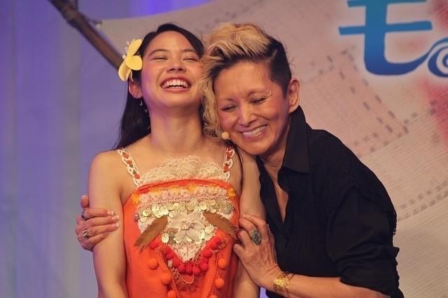 夏木マリ、まさかの歌詞失念！「モアナ」楽曲生披露で緊張、屋比久知奈と抱き合う