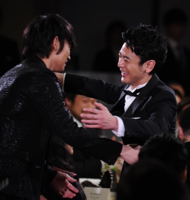 綾野剛と喜びを分かち合った妻夫木聡