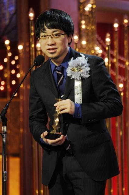 最優秀脚本賞を受賞した新海誠監督