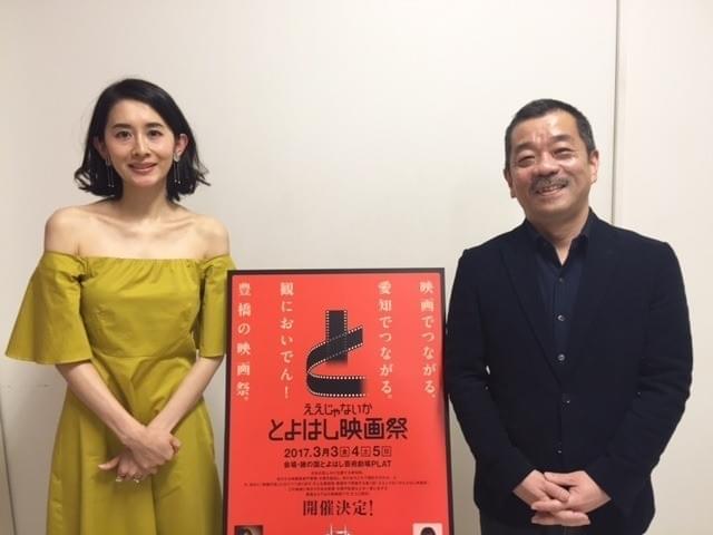 舞台挨拶に立った松岡錠司監督と 出演した河井青葉