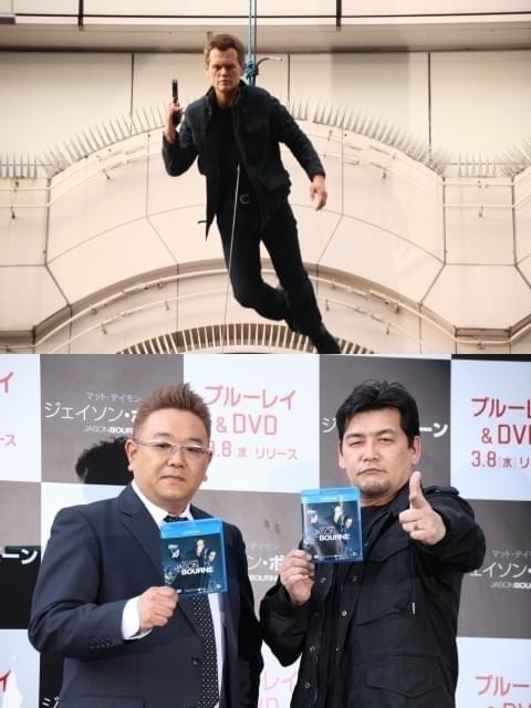 ビルの壁を駆け降りるワイヤーアクションが披露された