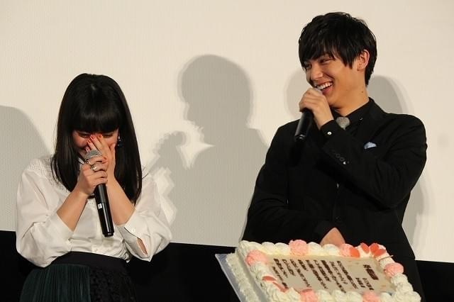 「ReLIFE」平祐奈、高校卒業記念のサプライズに感涙＆大学合格を報告