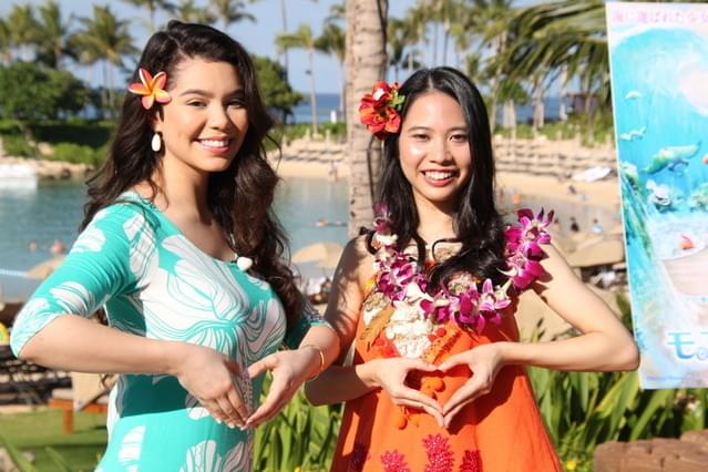 屋比久知奈（右）とアウリー・クラバーリョ