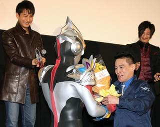 柳沢慎吾、サプライズ誕生日祝いでいい夢見た!?「ヤバ～い」