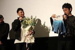 チャン・チェン、親友・妻夫木聡の日本アカデミー賞戴冠を祝して爆笑アイテム贈呈