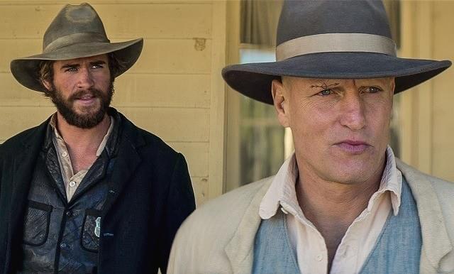 因縁の激闘で銃弾が乱れ飛ぶ！ L・ヘムズワース×W・ハレルソン「ある決闘」予告編先行入手