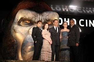 トム・ヒドルストン＆ブリー・ラーソン、GACKTオススメのゴールデン街に興味津々