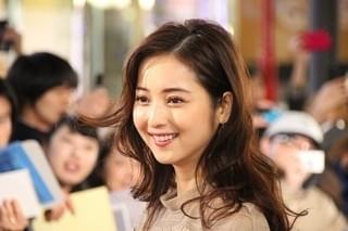 トム・ヒドルストン＆ブリー・ラーソン、GACKTオススメのゴールデン街に興味津々