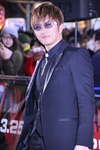 トム・ヒドルストン＆ブリー・ラーソン、GACKTオススメのゴールデン街に興味津々