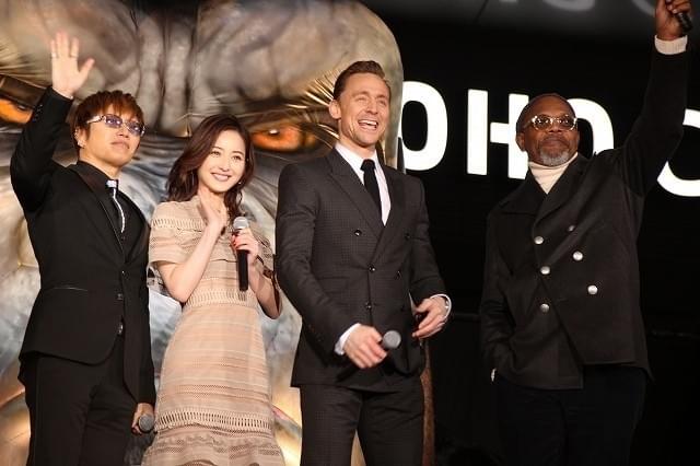 トム・ヒドルストン＆ブリー・ラーソン、GACKTオススメのゴールデン街に興味津々