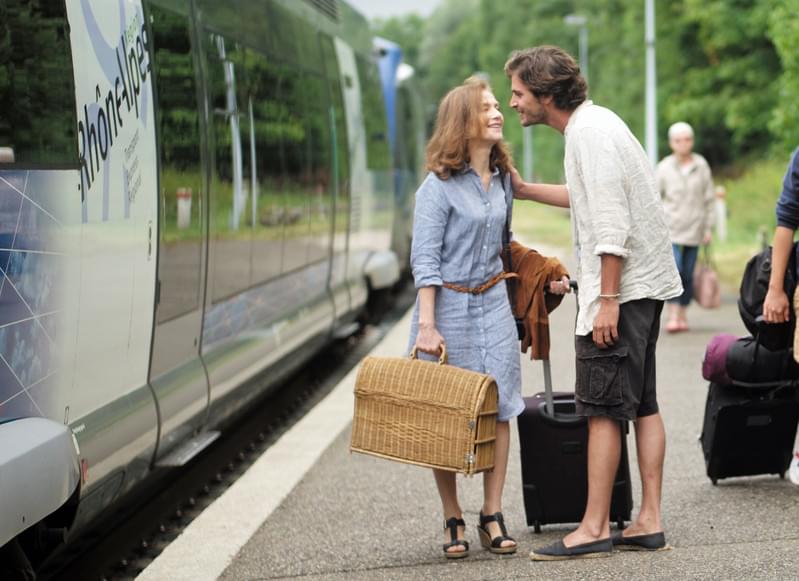 大女優なのにかわいい！ イザベル・ユペールのお洒落で知的なフレンチファッション