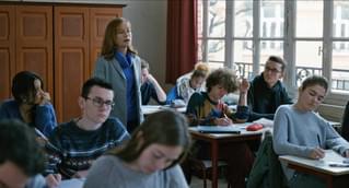 大女優なのにかわいい！ イザベル・ユペールのお洒落で知的なフレンチファッション