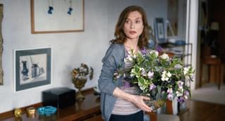 大女優なのにかわいい！ イザベル・ユペールのお洒落で知的なフレンチファッション