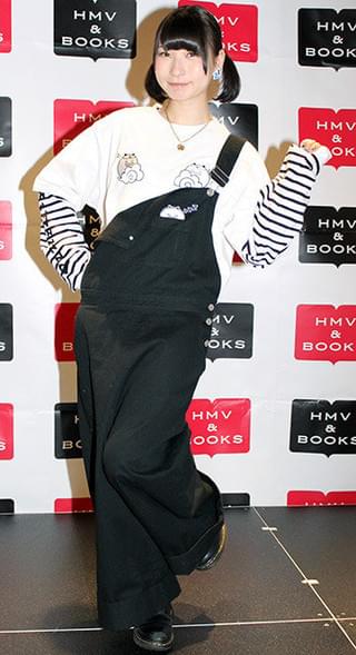 でんぱ組・藤咲彩音、代名詞コスプレ封印のアートブックに満足げ「出来ばえは96点」