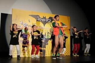 小島よしお、レゴランド登場に親子客400人歓声 狩野英孝への友情も吐露