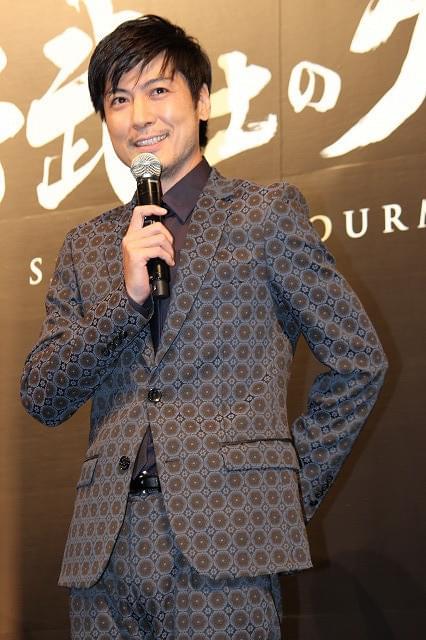 竹中直人、“カレー風”誕生日ケーキに大はしゃぎ！「なんて幸せな瞬間なんだろう」
