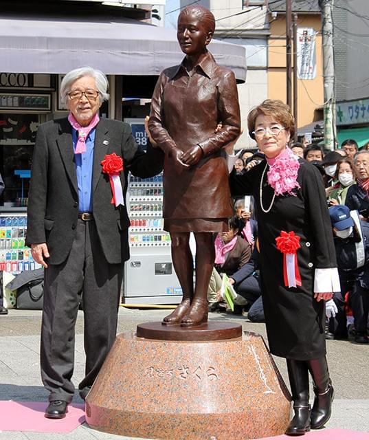 除幕式に出席した山田洋次監督と 倍賞千恵子