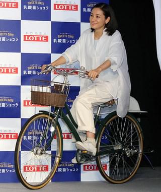 吉田羊、小松菜奈と「ただただじゃれ合う」CMに満足げ「心が和む」