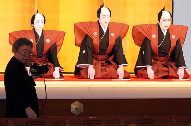 高麗屋親子三代、歌舞伎座で初の襲名口上写真に幸四郎も感慨「うれしゅうございます」