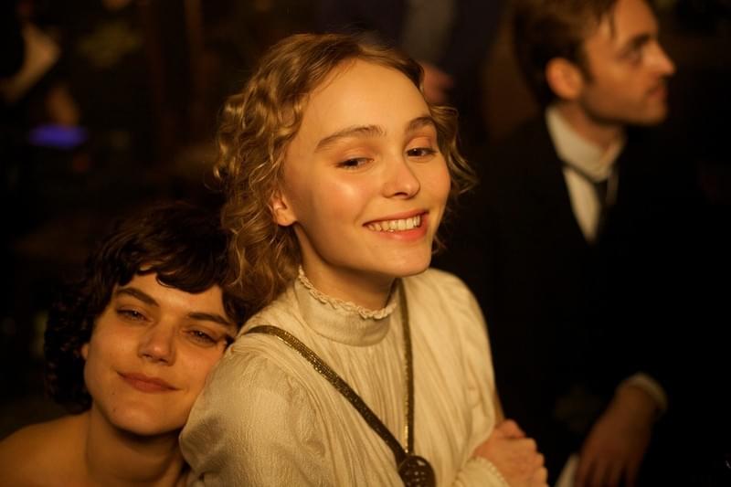 美しき女性ダンサーの実話を映画化 ジョニデ娘も出演「ザ・ダンサー」予告