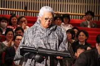 「ゴースト・イン・ザ・シェル」スカヨハ衣装の武田梨奈、“バトー”長州力にハイキック！