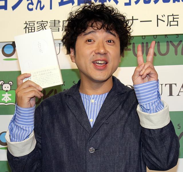 著書の発売記念握手会に出席した 俳優のムロツヨシ