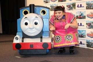 病状回復の渡辺直美、劇場版「きかんしゃトーマス」楽曲をちびっ子たちと熱唱！