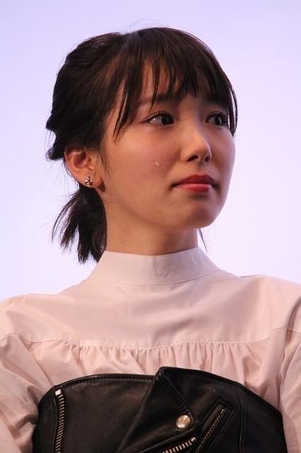 大粒の涙をこぼした飯豊まりえ