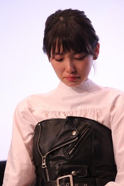 飯豊まりえ、「暗黒女子」公開初日を迎え安どの涙！