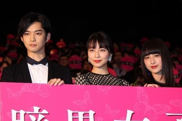 飯豊まりえ、「暗黒女子」公開初日を迎え安どの涙！