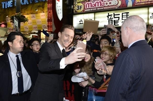 トム・ヒドルストンの「キングコング」世界5大都市ツアー写真が一挙お披露目！