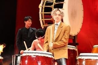 菅田将暉＆野村周平ら「帝一の國」キャストの太鼓演舞にファン4000人熱狂！