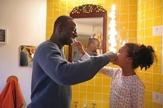 フランスのプレイボーイが突然父親に!? オマール・シー主演の感動作9月公開