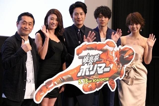 キャスト陣の仲の良さに坂本浩一監督もニッコリ