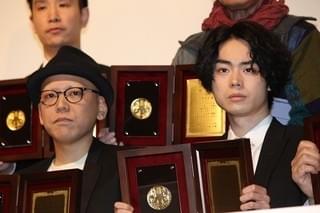 菅田将暉、初の主演男優賞獲得に喜び「学生服を着て賞を取れて嬉しい」