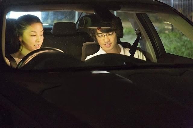 「昼顔」上戸彩＆斎藤工のもどかしい“距離”収めた場面カット公開