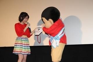 志田未来、映画「クレしん」舞台挨拶で号泣「夢が叶って嬉しい」