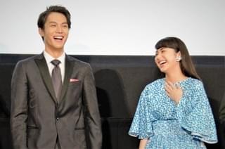 中川大志、平佑奈＆千葉雄大に“国宝級イケメン”とイジられ大照れ