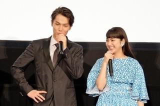 中川大志、平佑奈＆千葉雄大に“国宝級イケメン”とイジられ大照れ