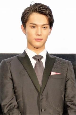 中川大志、平佑奈＆千葉雄大に“国宝級イケメン”とイジられ大照れ