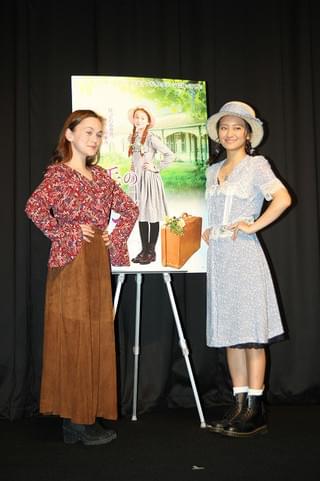 岡田結実＆エラ・バレンタイン“2人のアン”初対面に感激