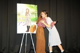 岡田結実＆エラ・バレンタイン“2人のアン”初対面に感激