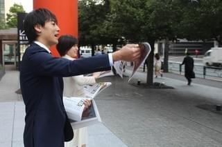 「社長室の冬」福士誠治＆南沢奈央、チラシ配り挑戦も悪戦苦闘